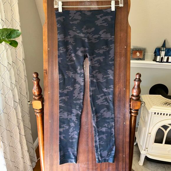 New Spanx camo leggings size medium - Picture 2 of 8
